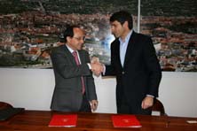 Firma convenio con Red El&eacute;ctrica. Foto TO&Ntilde;I FRANCO